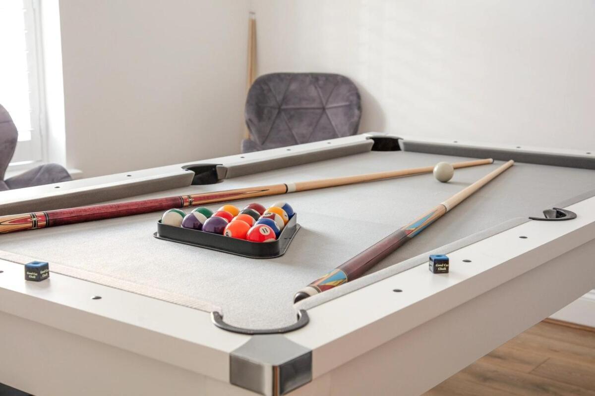 Spacious 3 Bedroom Home With Ps5 And Pool Table Near O2 Arena Canary Wharf And Elizabeth Line To Central Лондон Экстерьер фото