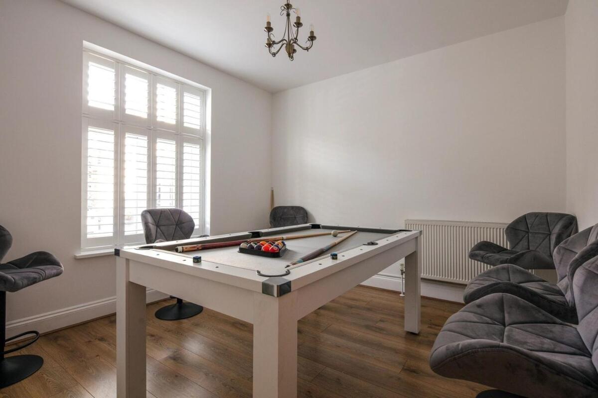 Spacious 3 Bedroom Home With Ps5 And Pool Table Near O2 Arena Canary Wharf And Elizabeth Line To Central Лондон Экстерьер фото
